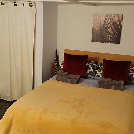 Lower Level Apt 6Ft High Close To Hwy Netflix Wifi Apartment Едмъндстън Екстериор снимка