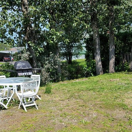 Lower Level Apt 6Ft High Close To Hwy Netflix Wifi Apartment Едмъндстън Екстериор снимка