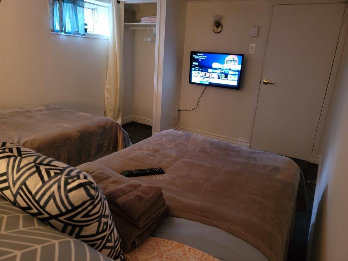 Lower Level Apt 6Ft High Close To Hwy Netflix Wifi Apartment Едмъндстън Екстериор снимка
