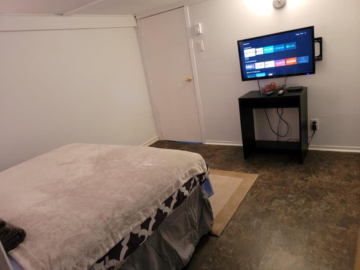 Lower Level Apt 6Ft High Close To Hwy Netflix Wifi Apartment Едмъндстън Екстериор снимка