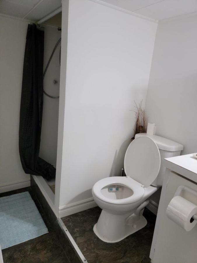 Lower Level Apt 6Ft High Close To Hwy Netflix Wifi Apartment Едмъндстън Екстериор снимка