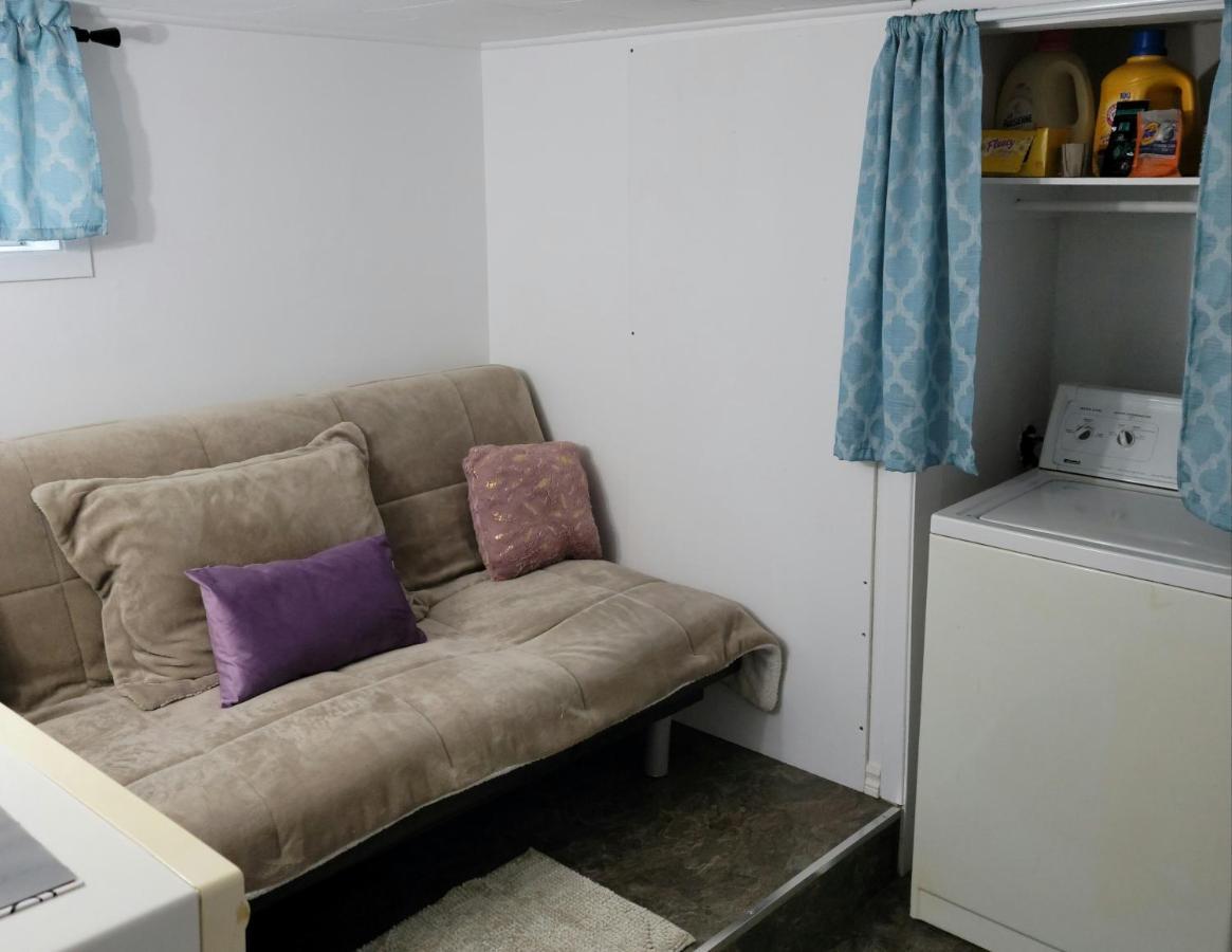 Lower Level Apt 6Ft High Close To Hwy Netflix Wifi Apartment Едмъндстън Екстериор снимка