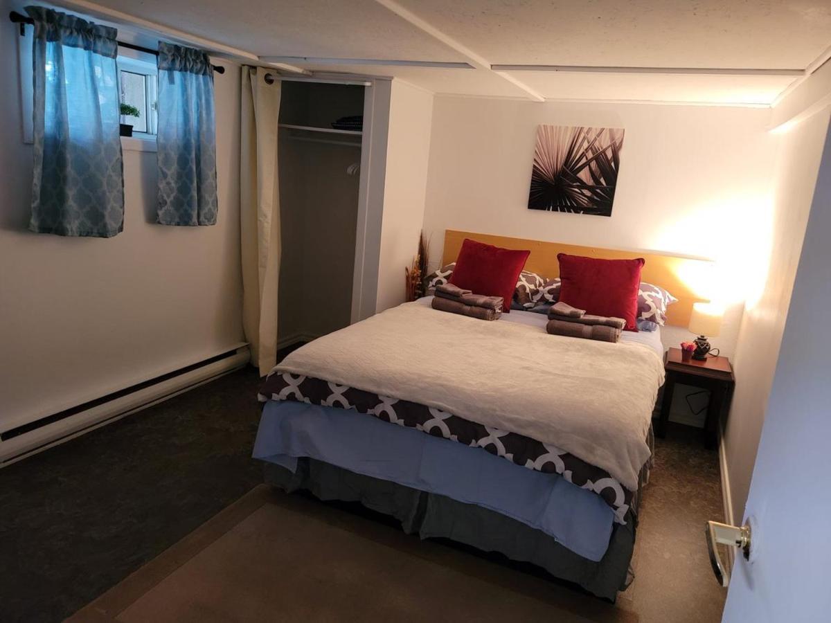 Lower Level Apt 6Ft High Close To Hwy Netflix Wifi Apartment Едмъндстън Екстериор снимка